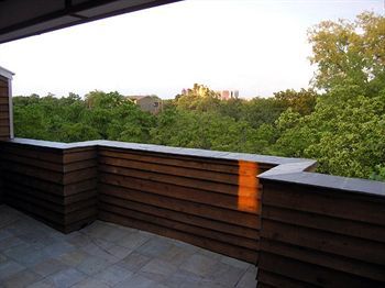 Modern Bed and breakfast Houston