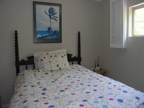Modern Bed and breakfast Houston